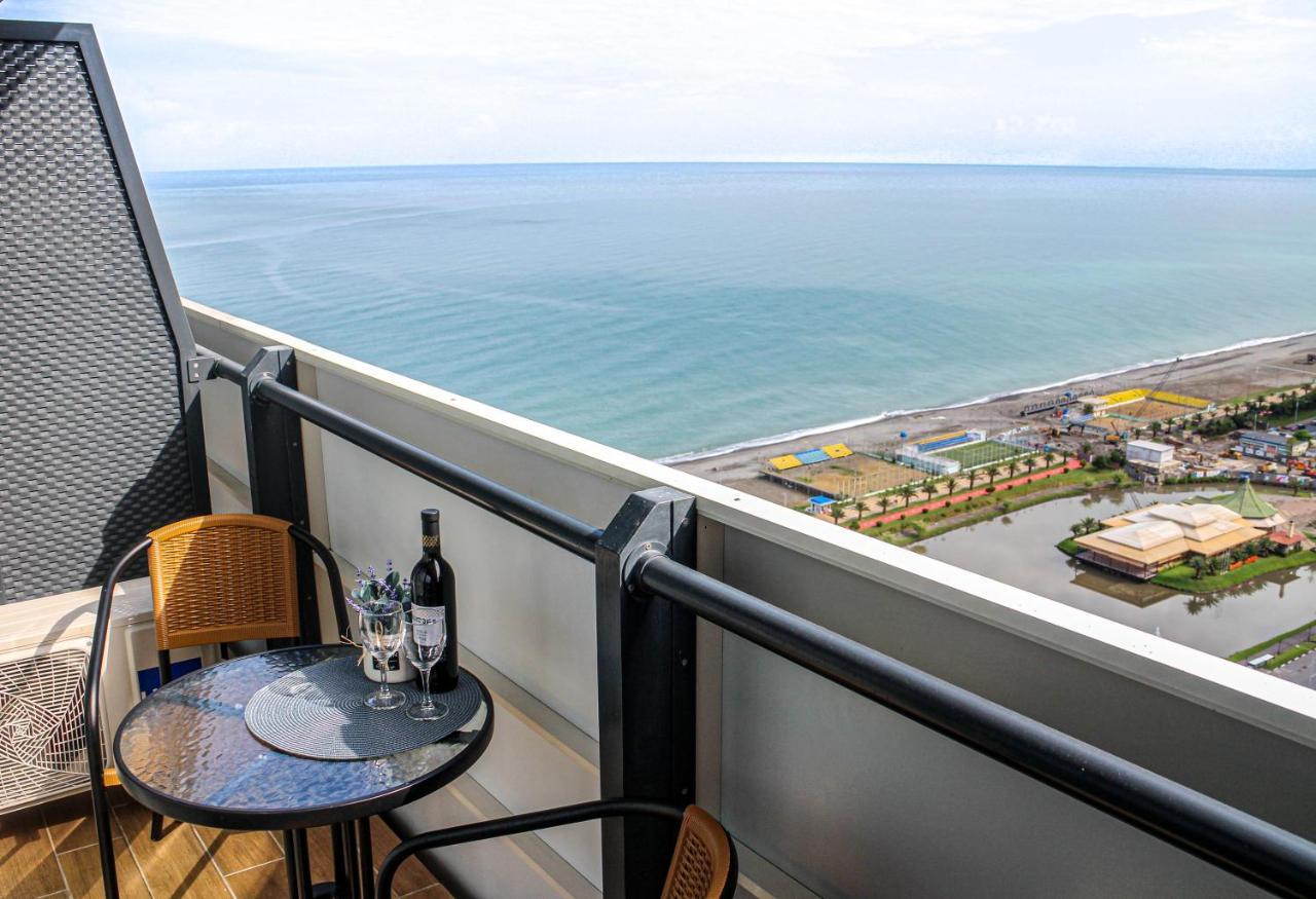 Orbi Batumi City Beach View Hotel Bagian luar foto
