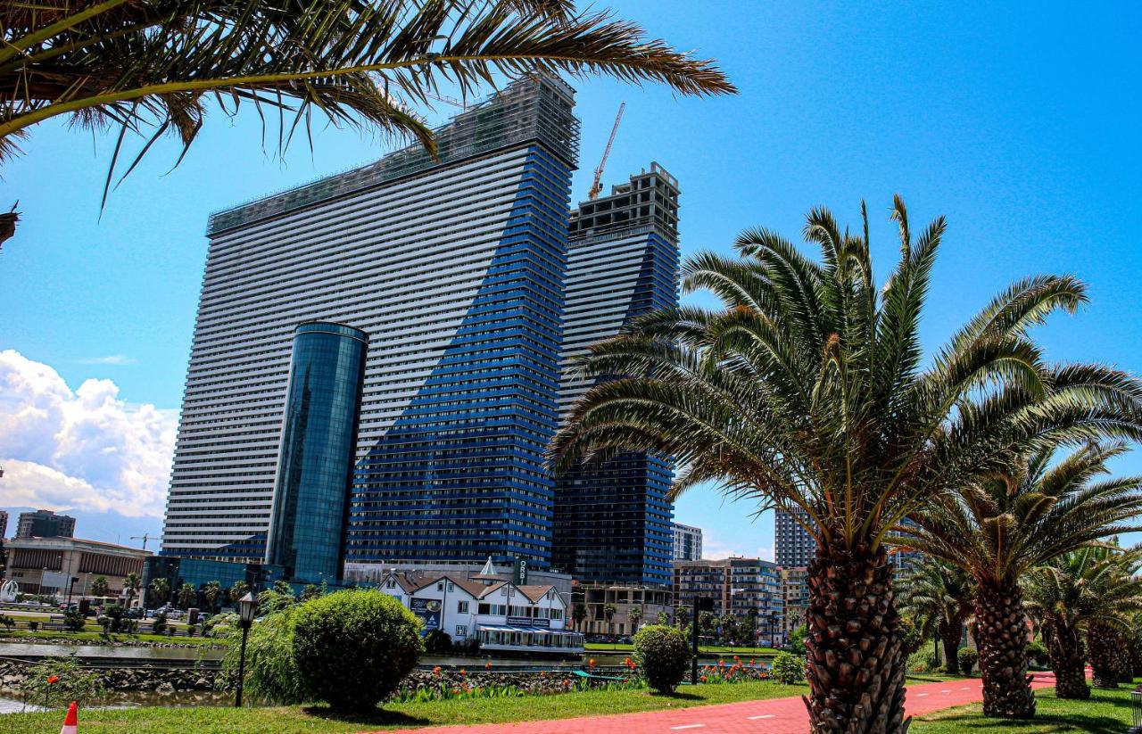 Orbi Batumi City Beach View Hotel Bagian luar foto