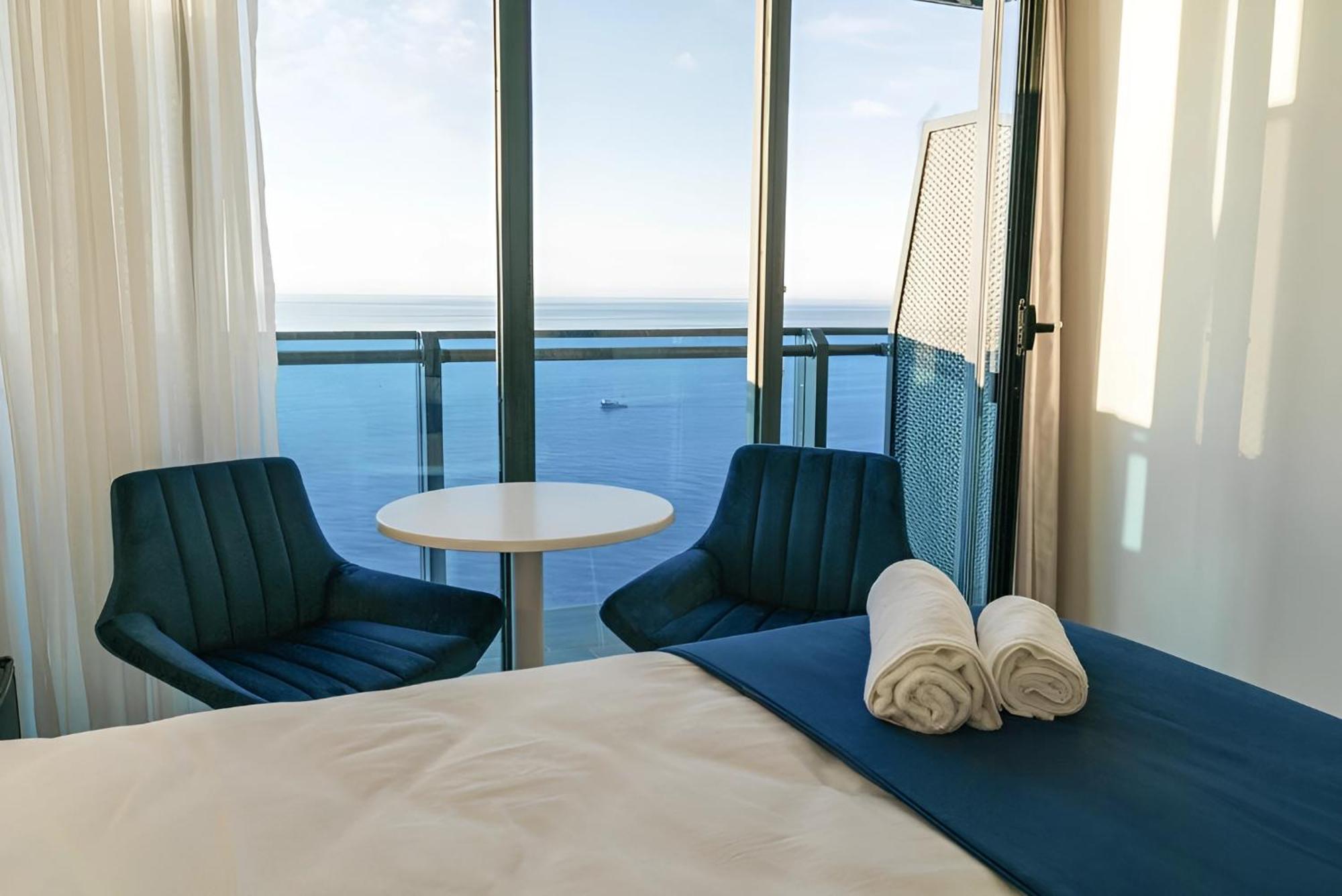 Orbi Batumi City Beach View Hotel Bagian luar foto