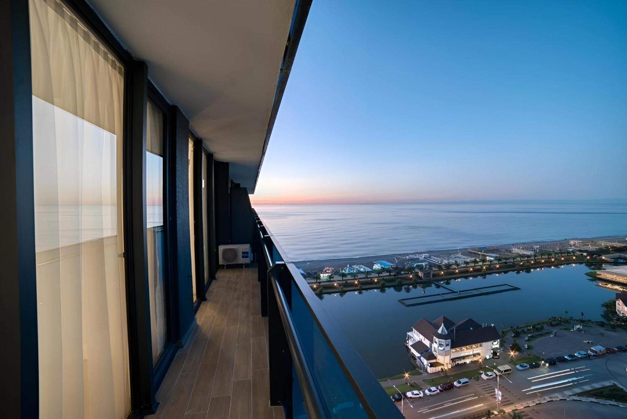 Orbi Batumi City Beach View Hotel Bagian luar foto