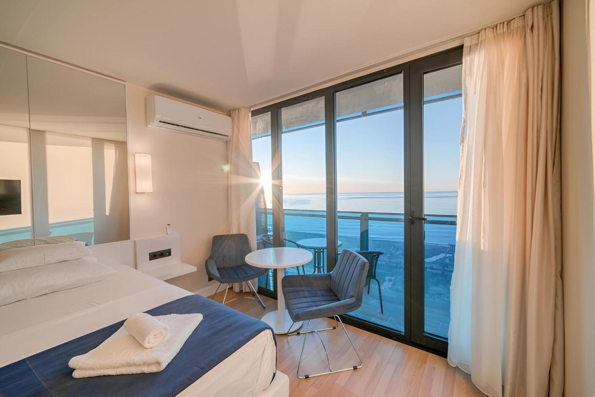 Orbi Batumi City Beach View Hotel Bagian luar foto