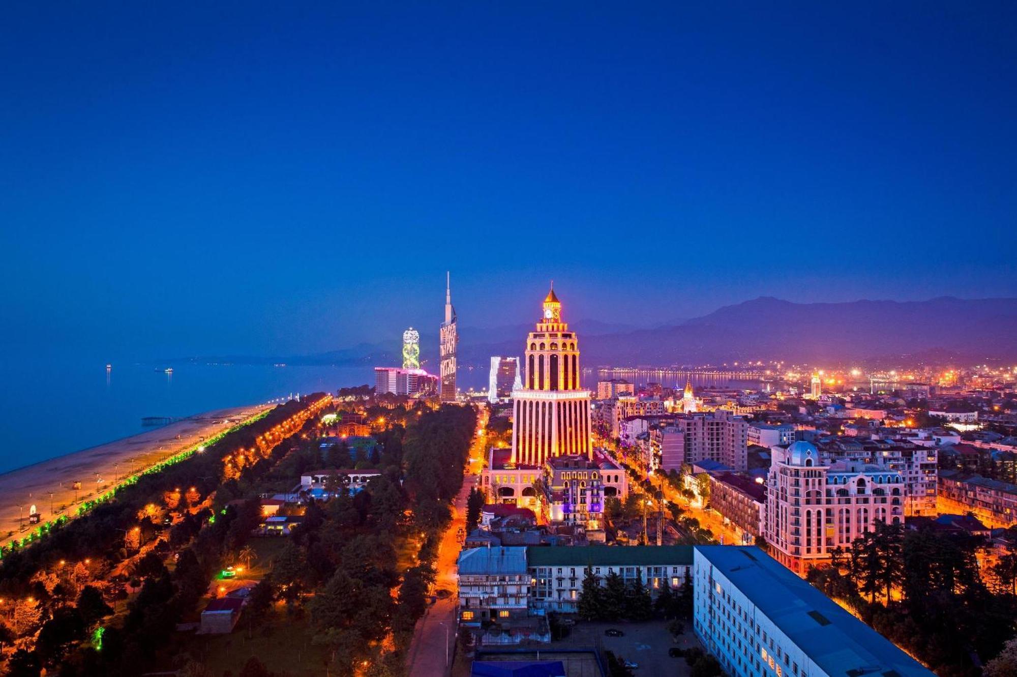 Orbi Batumi City Beach View Hotel Bagian luar foto