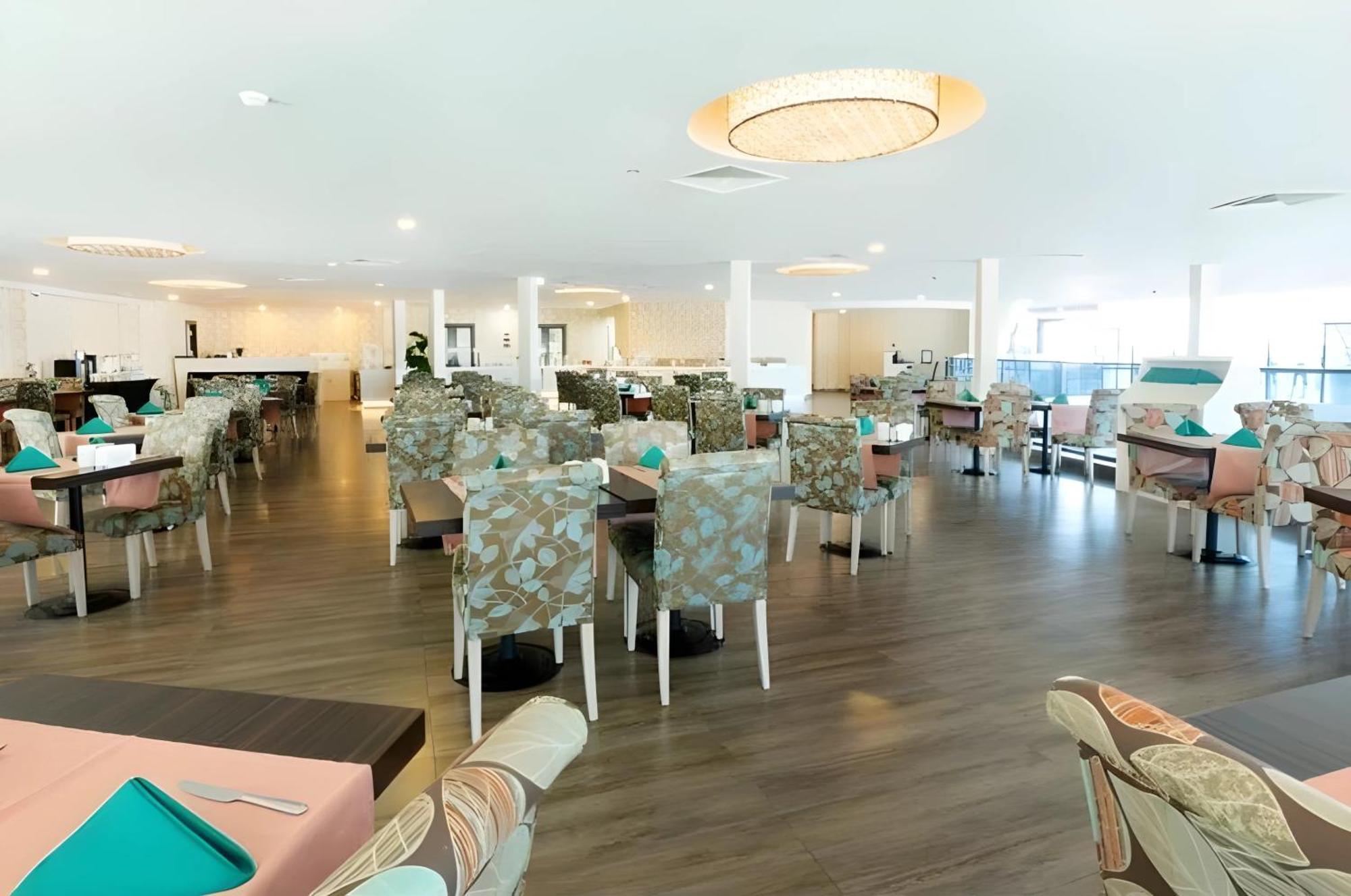 Orbi Batumi City Beach View Hotel Bagian luar foto