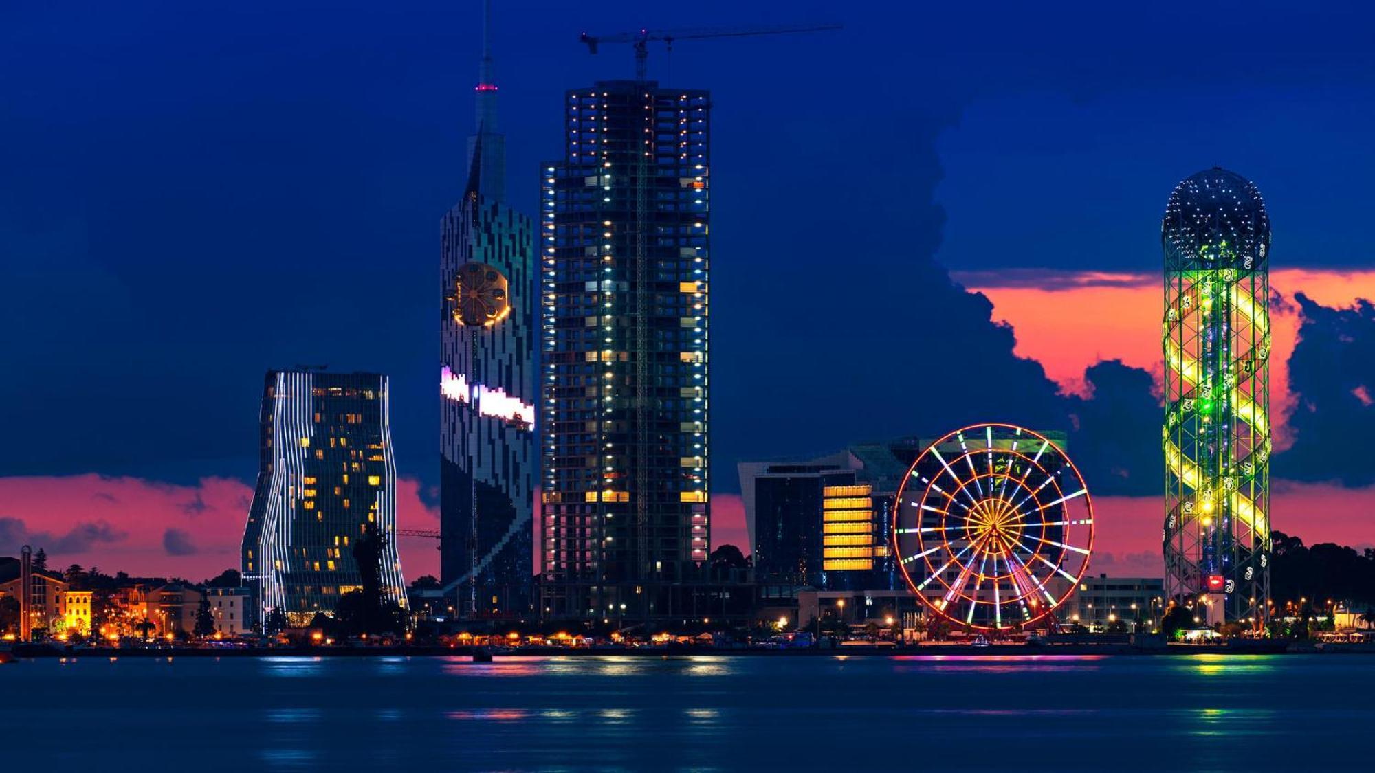 Orbi Batumi City Beach View Hotel Bagian luar foto
