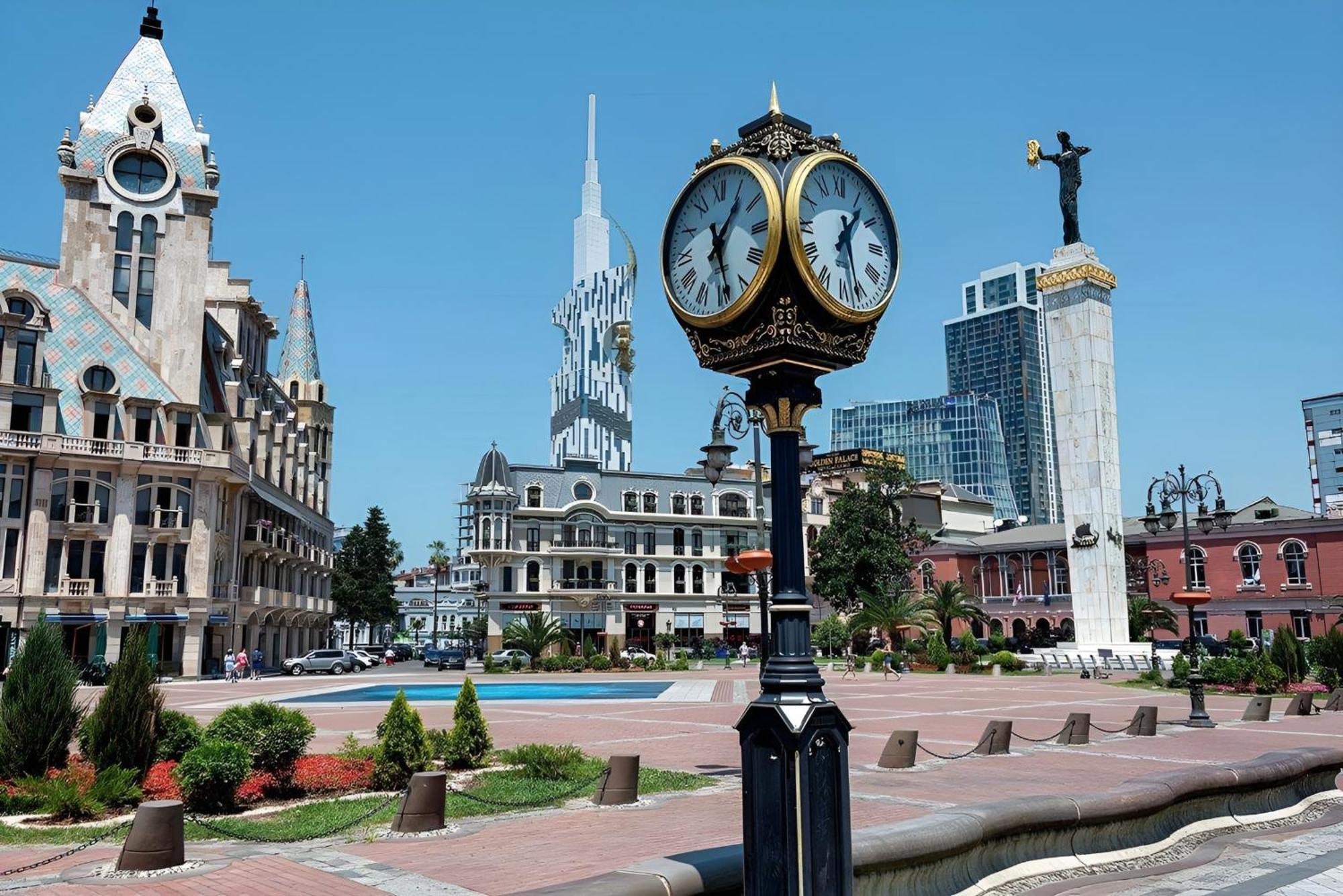 Orbi Batumi City Beach View Hotel Bagian luar foto